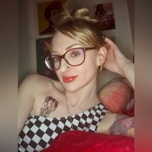 one shoulder crop top